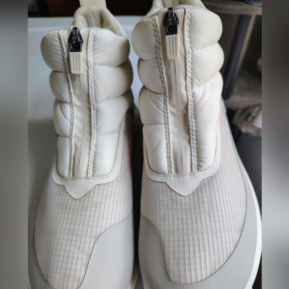 The North Face thermoball Insulated Pogressive Women's Zip Up Snow Boot 9. - Picture 11 of 16